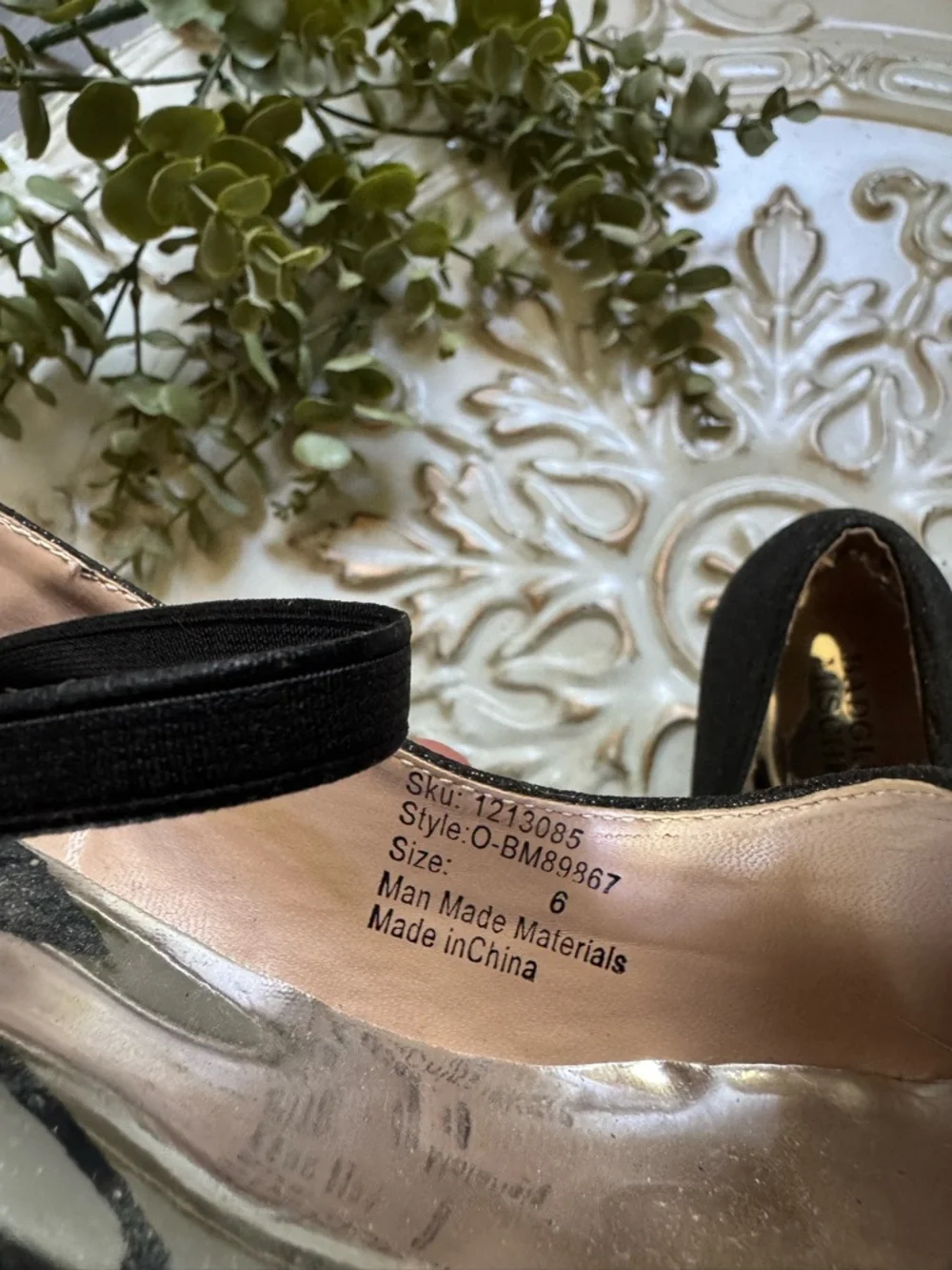 Badgley Mischka Girls' Black Glitter Block Heel Dress Shoes Size 6